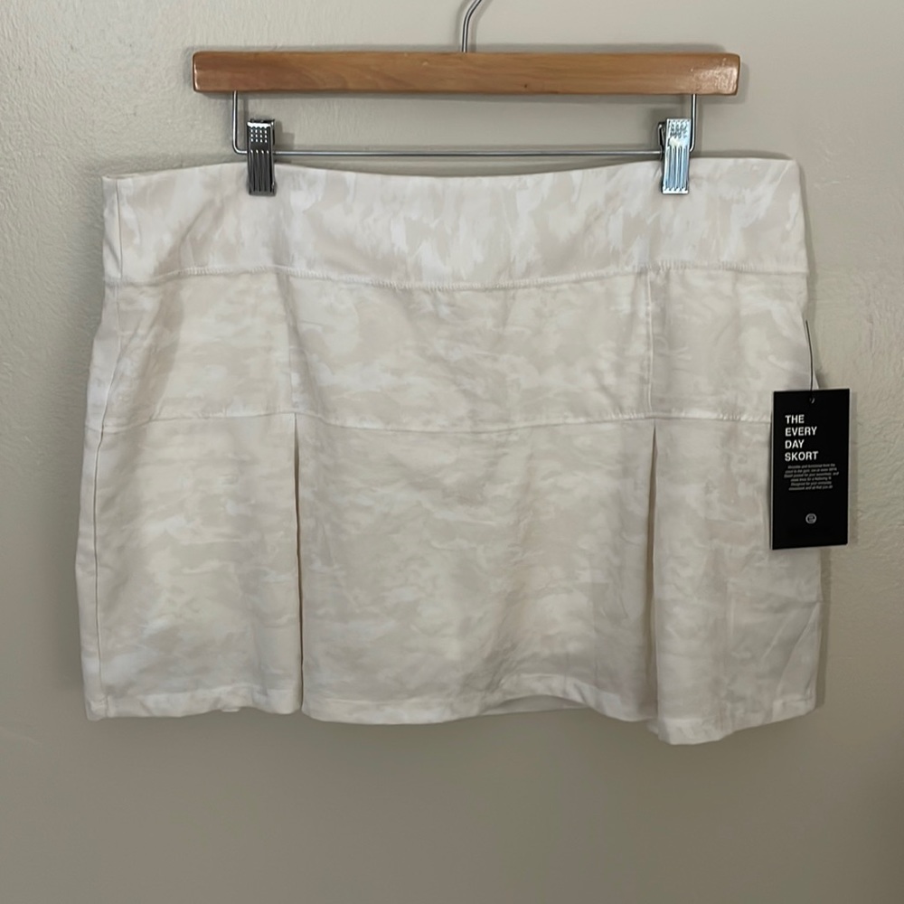 NWT Etonic Core Pleated Cream Camo Skort. XL